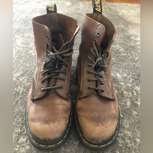 Dr. Martens Pascal combat boot brown. Size 9/9.5